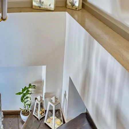 Cental House- Chrisa House